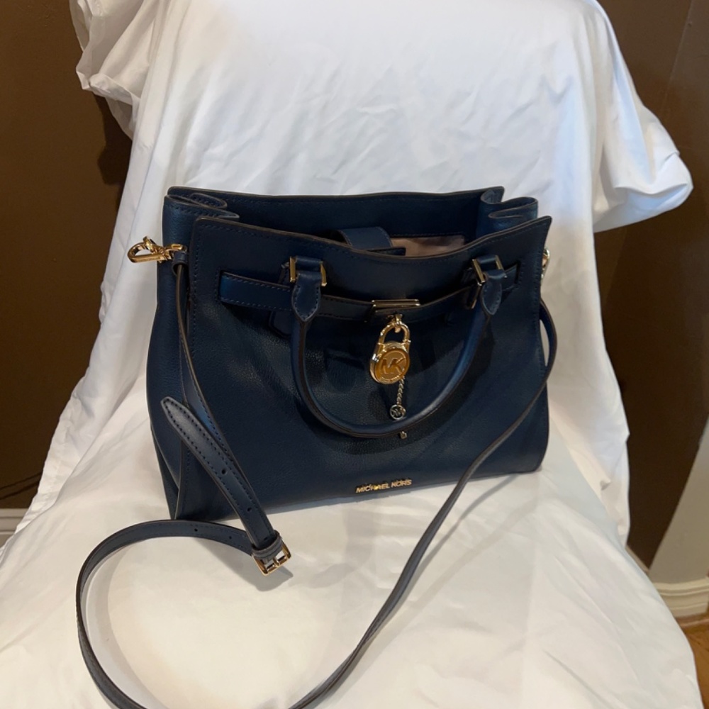 MICHAEL KORS HAMILTON MED SATCHEL- NAVY - Picture 4 of 15